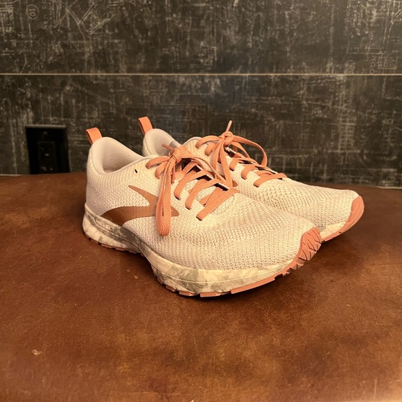 Brooks Shoes Brooks Revel 5 Energize Neutral Running Shoes W Camo